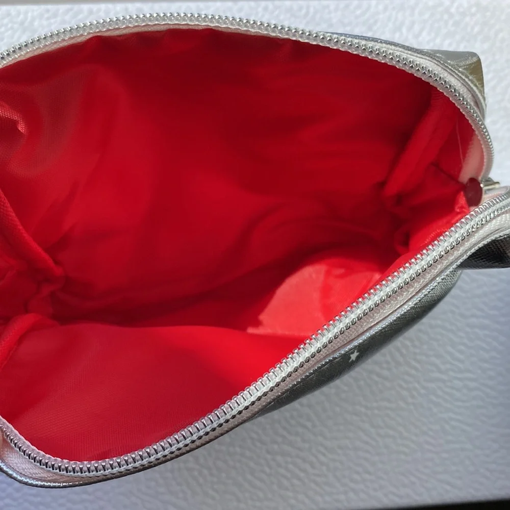 ❗️6/$25❗️Silver First Aid Beauty Makeup Bag